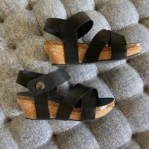 Natural Reflections Black Wedge Heel Sandals 8.5